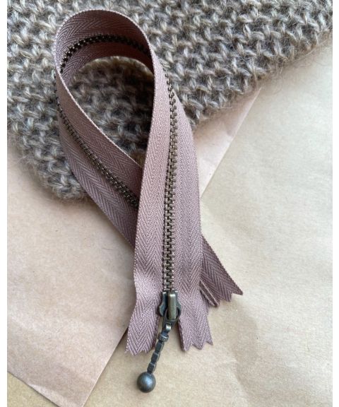 Glidelås PetiteKnit Hasselnød 23cm/4mm